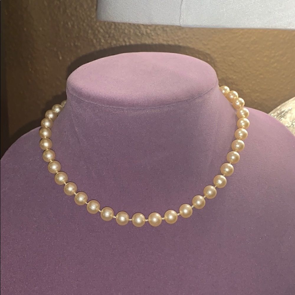 Faux pearl necklace‎